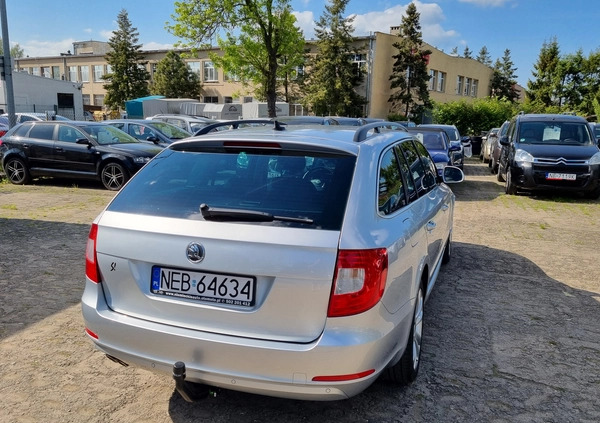 Skoda Superb cena 35600 przebieg: 239700, rok produkcji 2012 z Ostrów Lubelski małe 562
